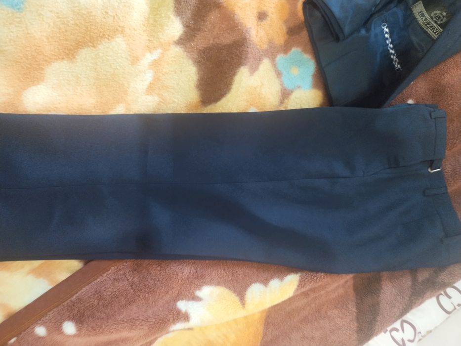 Продам детский мужчкой костюм