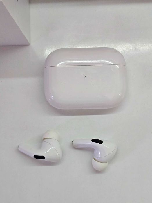 Оригинални Apple AirPods 2 Pro Lightning