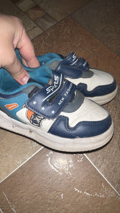 Отдам пакет детской обуви за конфетку