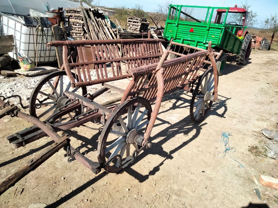 Vând căruța veche