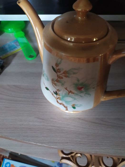Продам советские чайники для сервиза.
