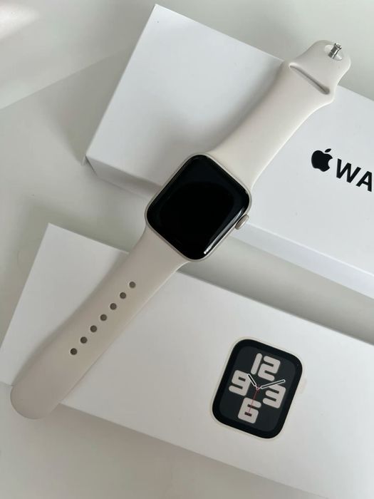 срочно продам смарт часы эпл вотч SE 2 gen