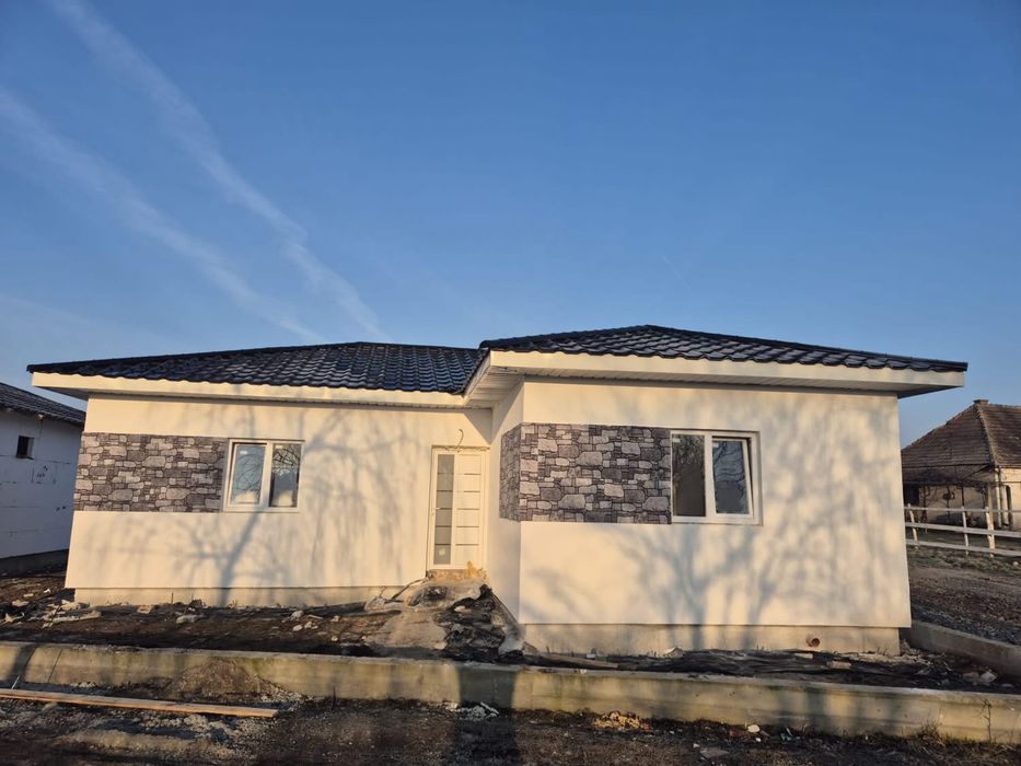 Ofer spre vanzare Case Noi Semifinisate in Madaras