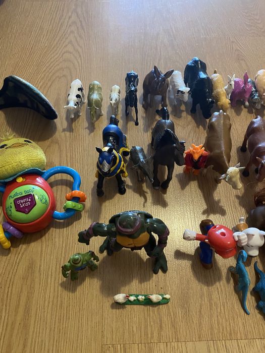 Лот играчки животни