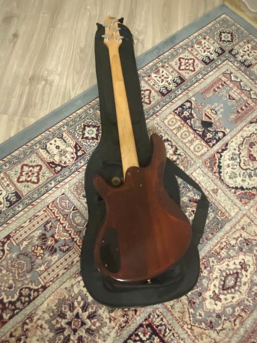 Электрогитара с басом и чехлом
