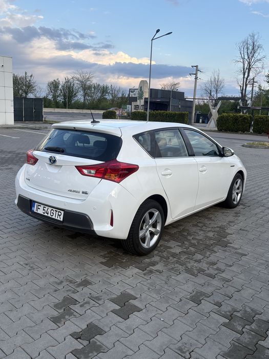 Vand Toyota Auris Hybrid 1,8Automata