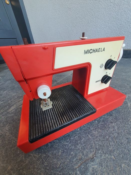 Стара шевна машина Michaela