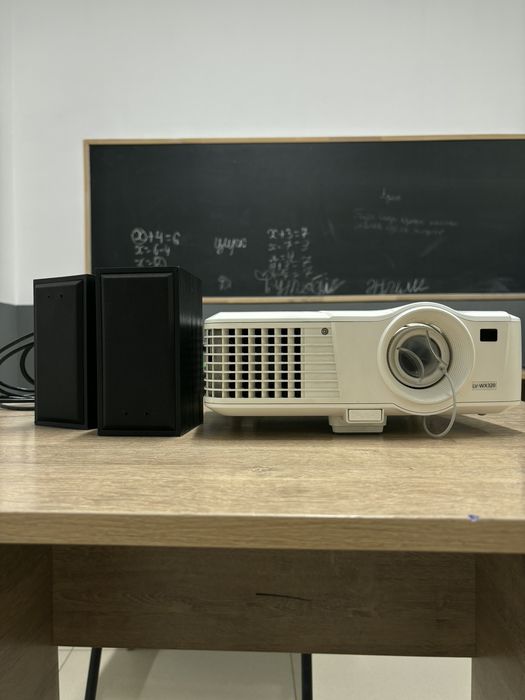 Проектор Canon LV-WX320
