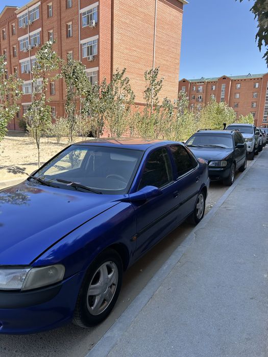Продам машину опель вектра б