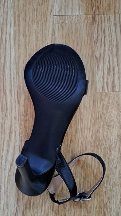 Новые 39 размер босоножки