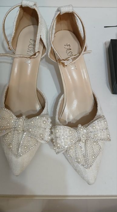 Бели официални обувки 40 номер