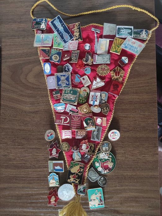 Колекция от различни значки