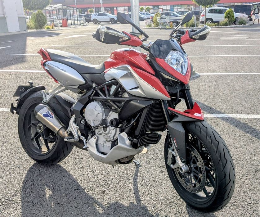Vand/ schimb (cu scuter)  Mv Agusta Rivale 800
