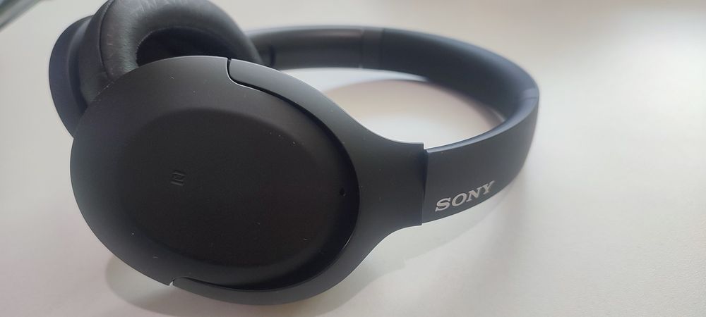 Продам наушники сони (sony)