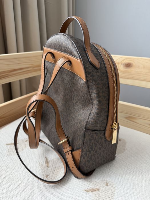 Кожаный рюкзак Michael Kors