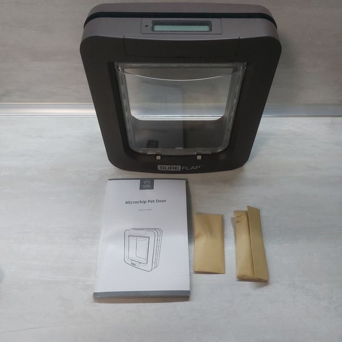 Интелигентна вратичка за котки и кучета с микрочип SureFlap Microchip Pet Door (Модел: SUR101)