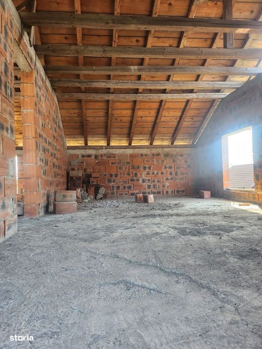 Vila la rosu situata in Bacau str Ciresoaei