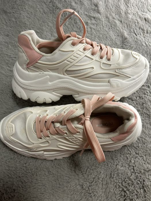 Супер леки бели маратонки!