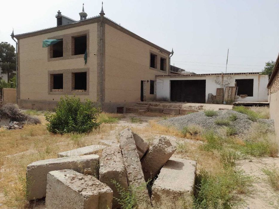 Барча шароитларга эга бўлган ховли уй-жой сотилади.