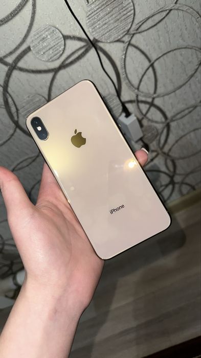 Iphone xs max gold