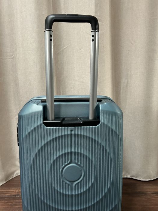 Куфар твърд голям, нов