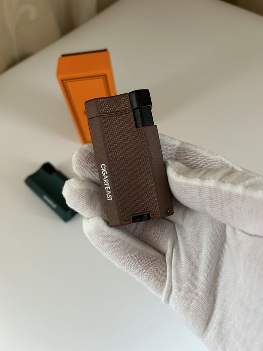 Запалка за пури с турбо пламък и вграден пънч - 2 цвята + кутия