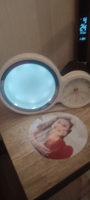 Продам зеркало с часами и подсветкой