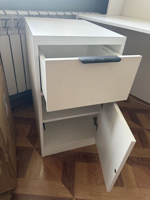 Ресепшн с тумбой