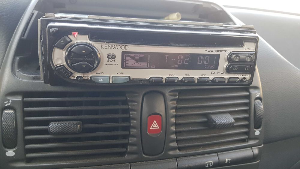 Kenwood KDC-3027 Cd Mp3 Radio