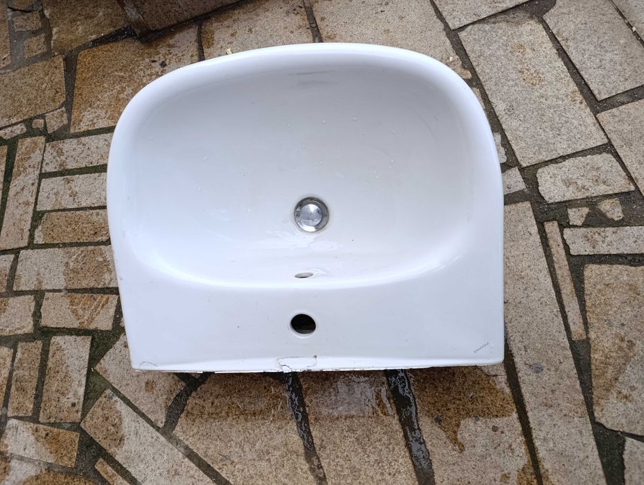 продавам изгодно мивка за баня размера е 058х048