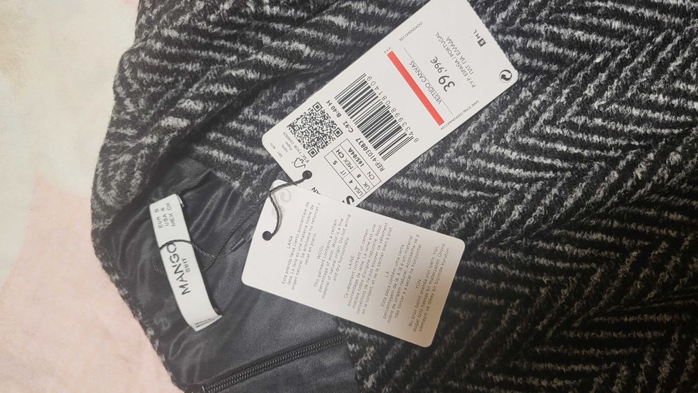 Нова рокля Mango size Small  24% вълна