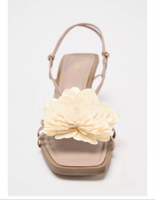 Токчета сандали Зара