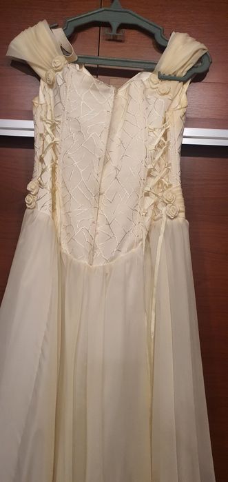 Rochie mireasa crem