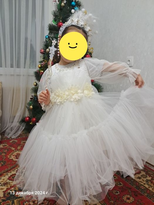 Шикарное платье 5-6 лет