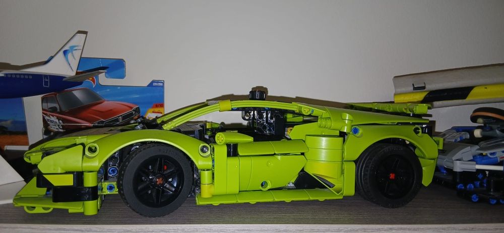 Vand la un loc 3 seturi lego ai 1 pusca airsoft CA NOI URGENT!