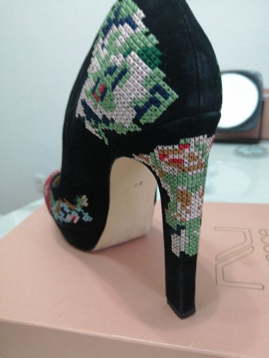 Туфли женские на   каблуках