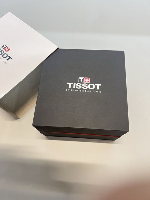 Часовник Tissot.