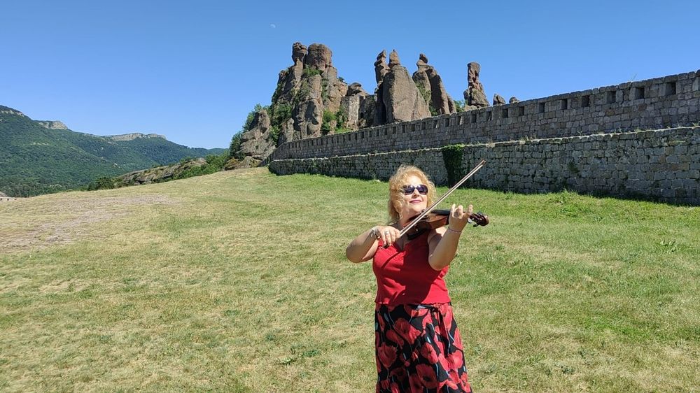 Изискана цигуларка, за Вашето уникално събитие! Музика на живо.
