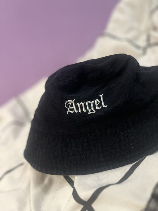 Шапка “идиотка”.