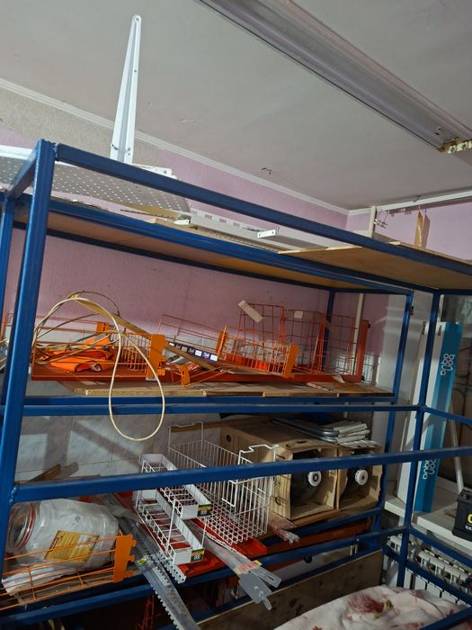Продам стилажи магазинные