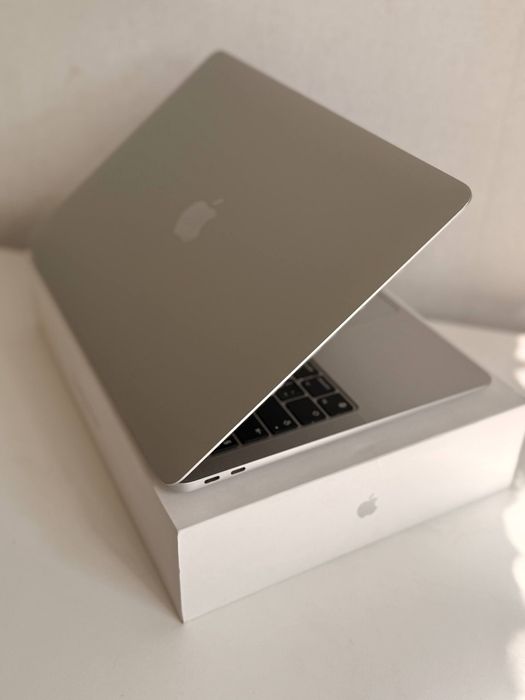 MacBook M1 8/256