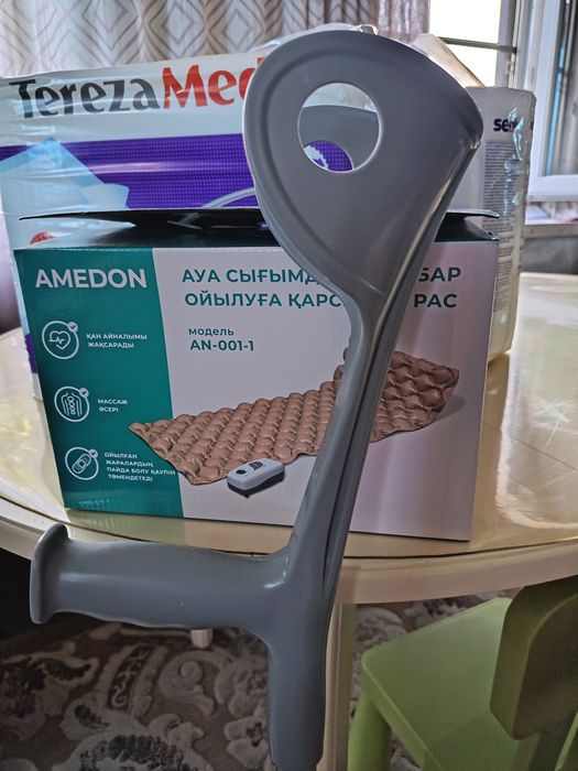 Продам новые подгузники, матрас, костыль