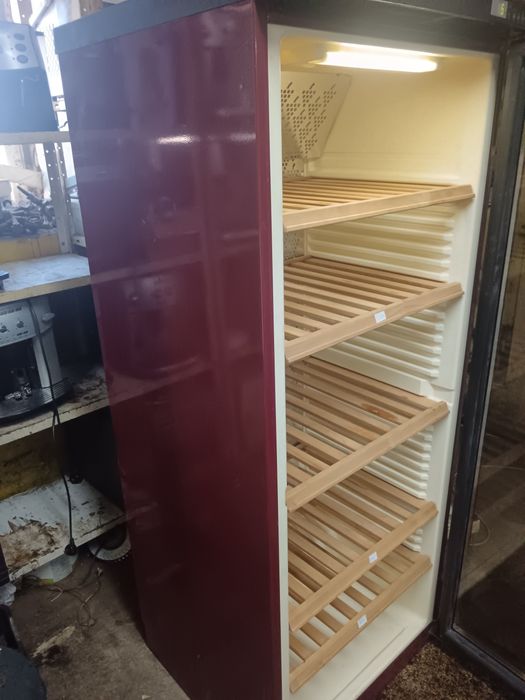 Продавам Витрина