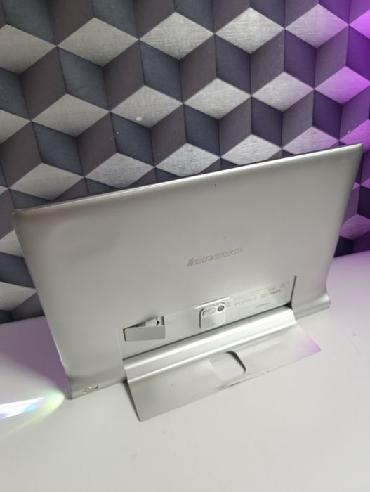 Tableta 13 inch Lenovo cu videoproiector model yoga 2 pro  1380f