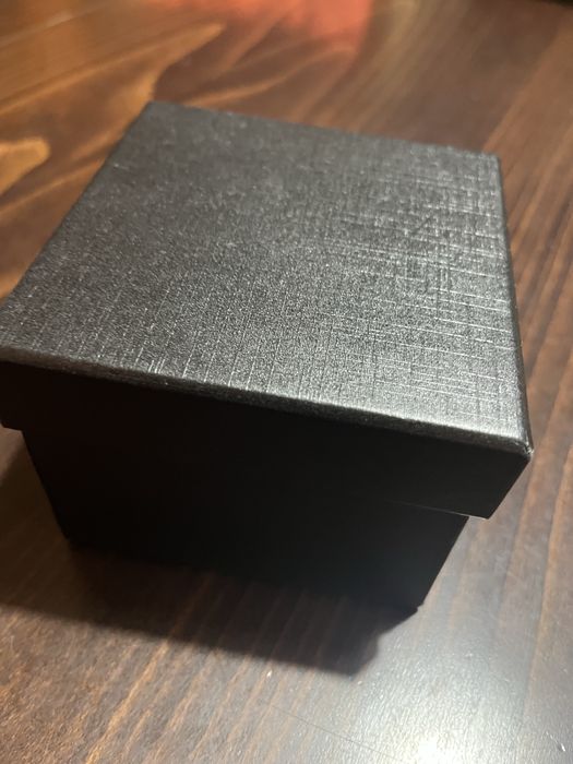 Нов мъжки часовник с етикет