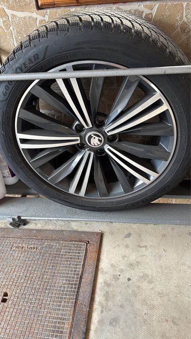 Set jante 18 inch originale Skoda kodiaq + anvelope de iarna  noi
