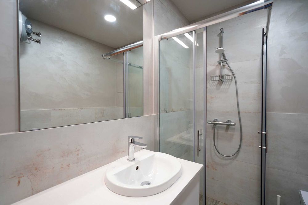 Дава се под наем Тристаен апартамент в Варна, Зимно кино Тракия - 134 кв.м за 999 € - Снимка #19