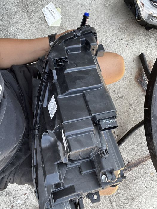 Ляв фар Mercedes BENZ W246 2018