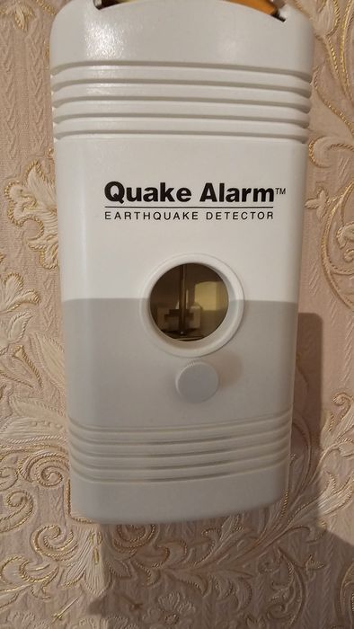 Датчик землетрясения