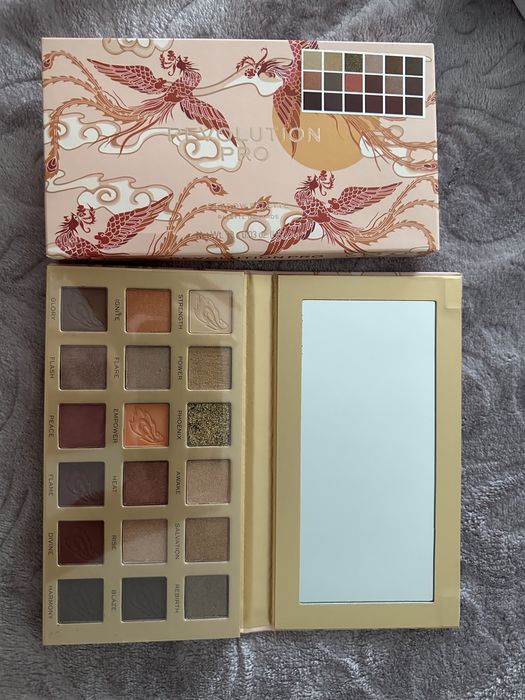 Palete farduri Revolution Pro